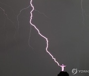 브라질 아마추어 축구선수, 경기 중 낙뢰 맞아 사망