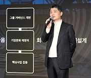 ‘최대 위기’ 카카오 김범수 “경영진 교체, 연내 답변할 터”