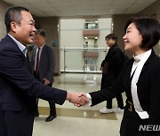 벤처기업협회장 만난 오영주 중기부 장관 후보자