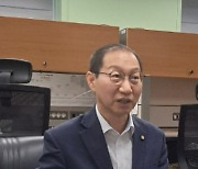 김성주, 올드보이 저격 "민주당 버린 분들 후배 등에 총 쏴"