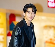 옥택연,'팬들을 바라보며' [사진]