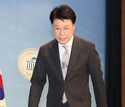 [사설] “나를 밟고 가라”는 장제원… 다른 ‘윤핵관’도 동참해야