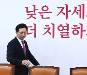 ‘윤핵관’ 장제원의 퇴장…다음 타자는 김기현?