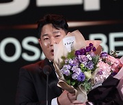 1군 데뷔 걱정했던 ‘2차 8라운드’ 신인→포수 GG 최다 수상자로…다시 두산의 우승 꿈꾸는 양의지