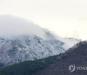 구름도 쉬어가는 설산