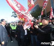 김영록 지사 80분 막은 '군공항 이전' 반대 주민들…도민과의 대화 파행