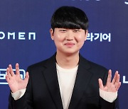 LCK 어워즈 포즈 취하는 에이밍