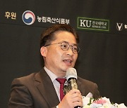 수상소감 밝히는 이인형 서울대 교수