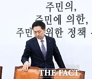 장제원 "불출마"에 거세지는 김기현 '사퇴' 압박…"리더십 상실"