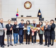 용인특례시의회 김길수·신나연 의원, 구갈동 재건축연합회로부터 감사패 수상