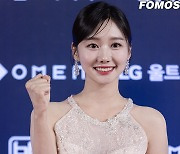 [포토] LCK 윤수빈 아나운서 '반짝이는 진주색 드레스'