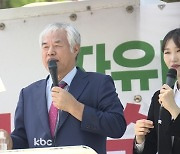 코로나19 시기 '대면예배' 전광훈 목사..벌금 300만 원