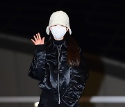 아이브 장원영 ‘상큼한 출국 인사’