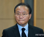 답변하는 윤재옥 국민의힘 원내대표