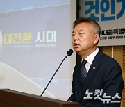 野 초선 '경제통' 홍성국 총선 불출마…"연구자로 돌아갈 것"