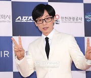 유재석, '올해를 빛낸 예능인' 1위…12년 연속 '유느님'