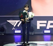 2023년 주인공, '롤드컵 챔피언' T1... '페이커' 이상혁 '올해의 선수' 수상 [LCK 어워드]