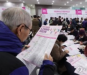 11월 취업자 수 증가폭 '청년은 줄고 노인은 늘어'