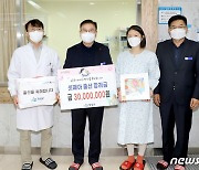 강종만 영광군수, 셋째아이 출산 가정 축하…"꿈나무로 키워달라"