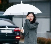 [포토] 안은진, '빛길을 걸으며'