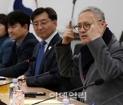 [포토] OTT 산업 현장간담회 참석한 유인촌 장관