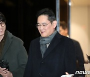 귀국하는 이재용 회장