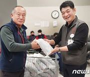 홈플러스, 배송기사 등 현장직원에 '한랭질환 예방키트' 전달