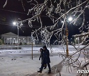 [포토] 추운 날씨에 고드름 얼어붙은 우크라이나 동부