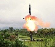 “북한, 12월 중 ICBM 발사 가능성…핵 실으면 핵공격”