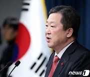 박춘섭 경제수석 "물가 안정이 가장 시급…내년 경제 개선될 것"