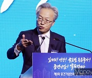 [머니S포토] 최진식 "중견기업, 글로벌 중추국가 도약위해 수출·투자·일자리창출 등 적극 나설 것"