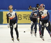 나란히 1,2위로 결승선 통과하는 김건우-장성우