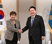 尹, IMF 총재 만나 "세일즈 외교와 경제체질 개선 구조개혁 추진 중"