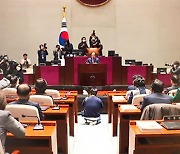 비대위원장에 한동훈 두고…"삼고초려" "대통령 아바타"