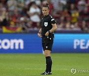 잉글랜드 프리미어리그 축구 경기에 사상 첫 여성 주심