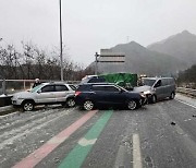 강원서 눈길 '쾅쾅' 사고 잇따라…나무 수십 그루 부러지기도(종합)