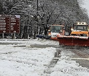 속초시 대설특보 속 제설작업