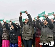 북한 주민들, 농장 살림집 입사모임…"문화농촌으로 전변"