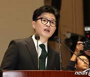 정의찬 논란에 "범죄자 날뛰어" vs 한동훈 비대위원장 거론에 "아바타"