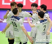 [포토] 우리카드, 1위팀의 환호