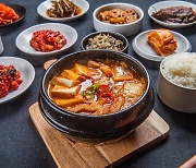 맛있다고 밥 ‘이렇게’ 먹는 습관… 얼굴 주름 늘린다