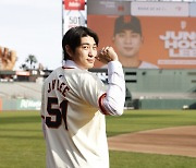 ‘1500억 사나이’ 이정후 SF 입단식 “이기러 왔다 Let's go Giants!”