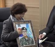 "우리 아들, 장관님과 눈이 닮았다" 울어버린 한동훈