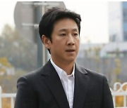 ‘이선균 협박’ 유흥업소 女실장 “방송인 출신 작곡가와 마약”