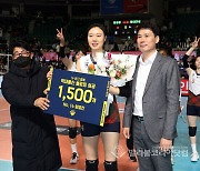 양효진, 프로 역대통산 첫 블로킹 성공 1500개 달성 축하.