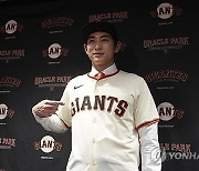 Giants Lee Baseball