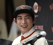 Giants Lee Baseball