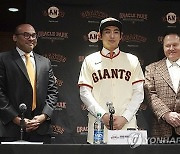 Giants Lee Baseball