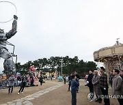 솔라봇 관람하는 이순걸 울주군수