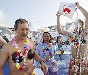 SWITZERLAND CHRISTMAS SWIMMING